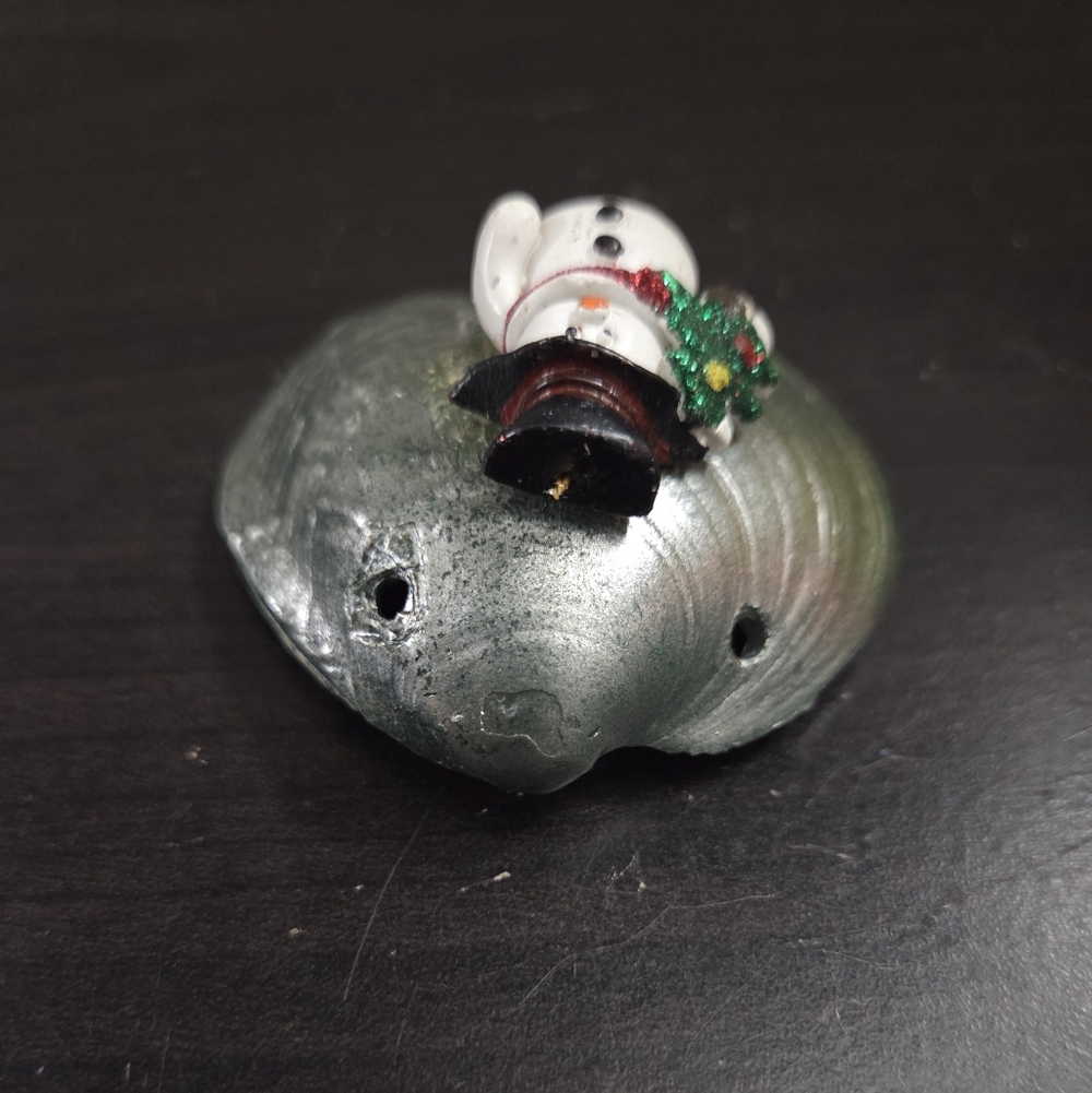 Festive Snowman Shell with Tree - Picture 2 of 3